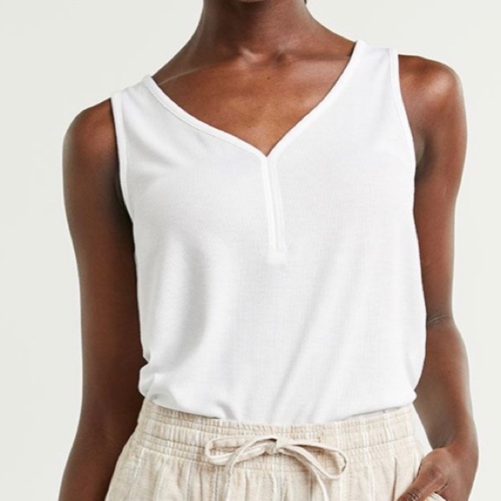 BNWT V-Neck Ribbed Tank